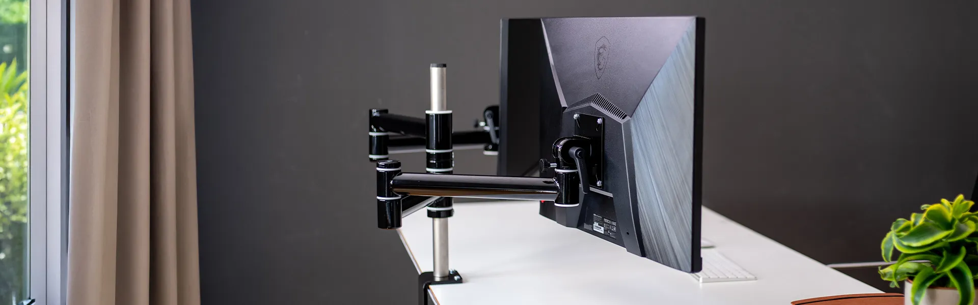 Monitorhalter ErgoDesk – integrierte Kabelführung inklusive ErgoDesk Halterung mit Kabelmanagement für aufgeräumte Arbeitsplätze