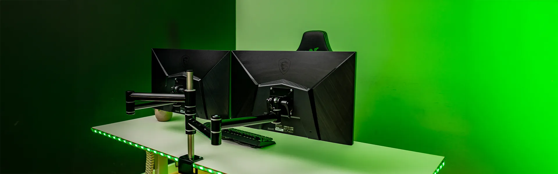 ErgoDesk Halterung – in allen RAL-Farben erhältlich VESA-kompatible Monitorhalter von ErgoDesk in Wunschfarbe