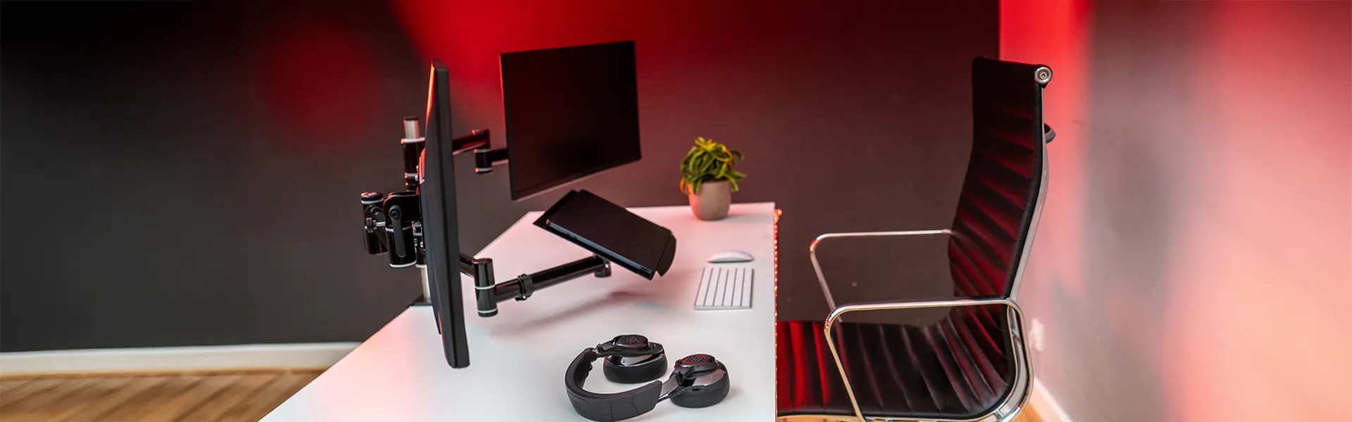 Monitorhalter von ErgoDesk – professionell & farbvariabel ErgoDesk Monitorhalterung – stabil, flexibel und in RAL-Farben