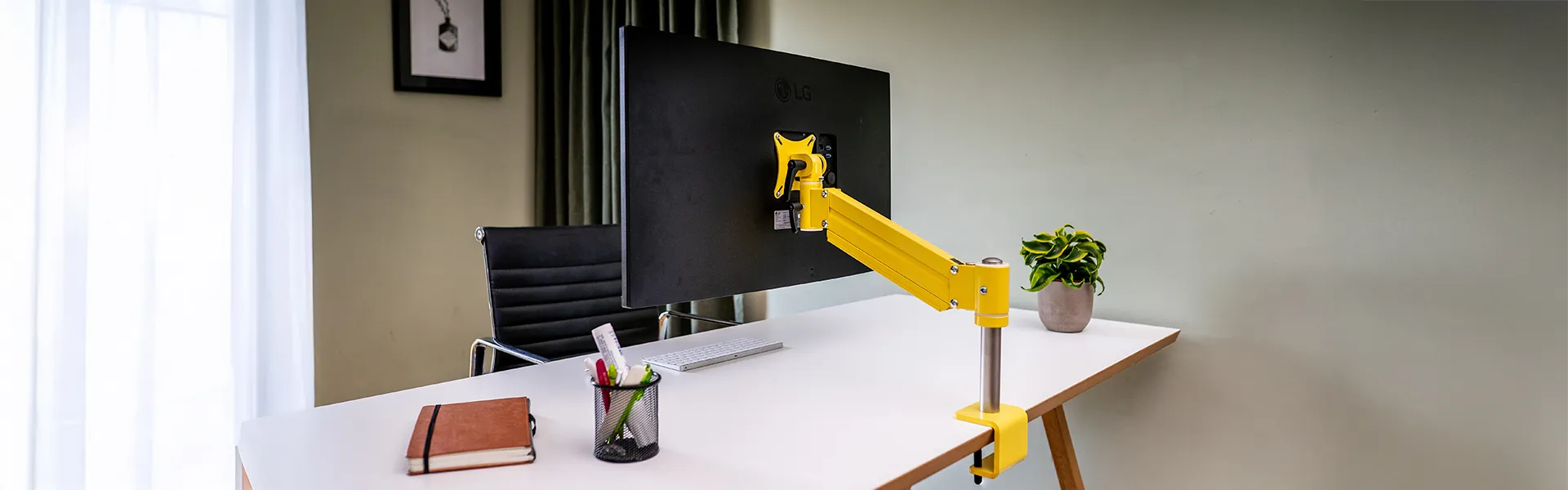 TFT-Lift zur Tischmontage von ErgoDesk – ergonomisch & platzsparend  ErgoDesk TFT-Lift mit Tischklemme – höhenverstellbare Monitorlösung